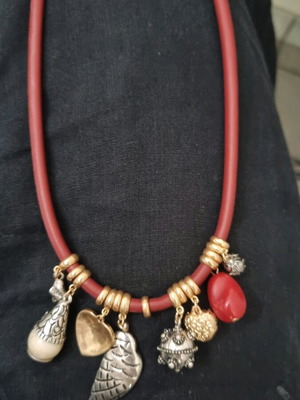 Necklace like new with various brown elements
