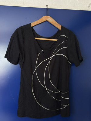 Women's black and white short-sleeve blouse like new, size L