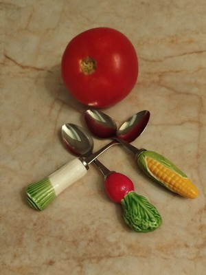 Spoons with Ceramic Vegetable Handles like new, set of 3 for dips