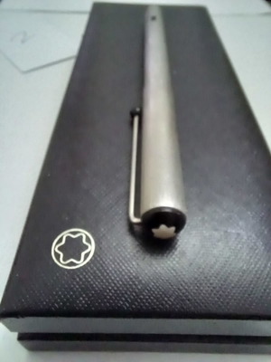 Mont blanc pen in excellent condition, functional