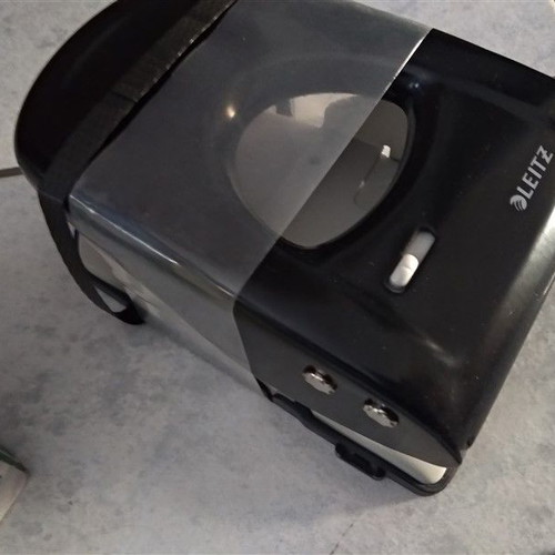 Leitz 5138 hole punch 40 sheets new