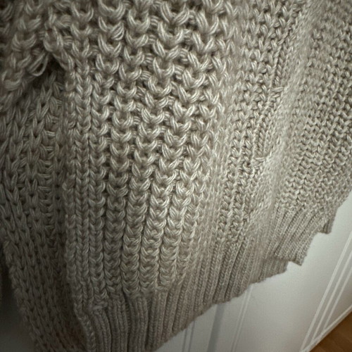 Knitted long sweater unused, excellent condition, size L, beige
