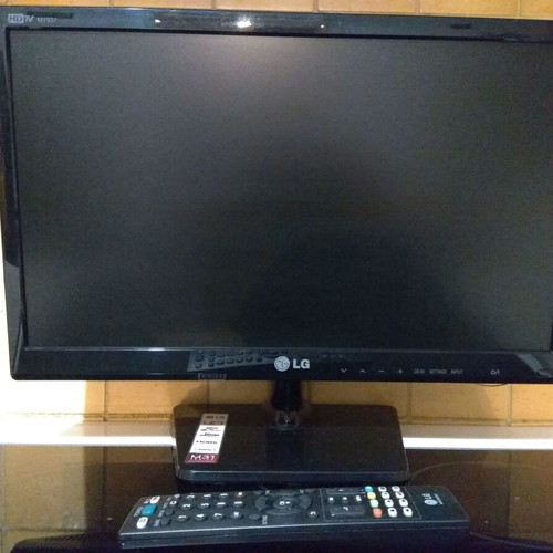 LG M1931 TV 19 inches like new