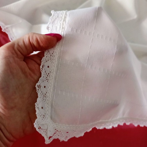 White tablecloth used, 180x143 cm with lace trim