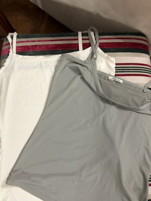 Intimissimi T-shirts size small like new, set of 2