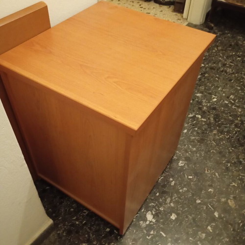 Shelf bedside table with wheels like new