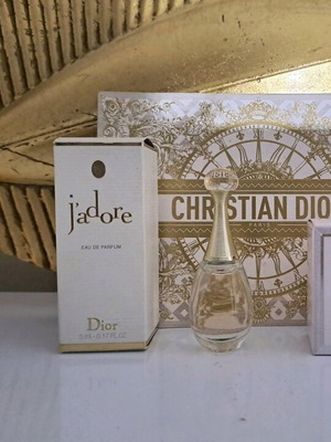 Dior μινιατούρες J'adore και Miss Dior Eau de Parfum νέες