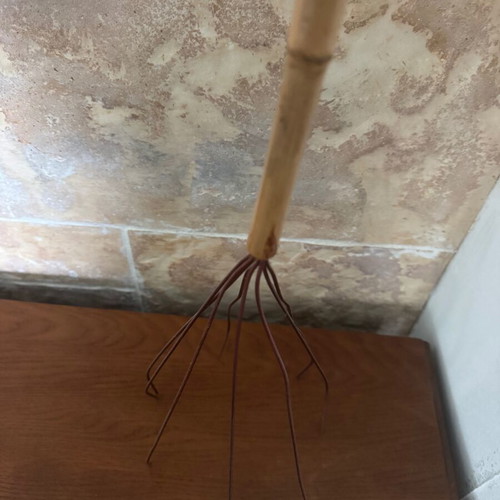 Manual head massage tool with wooden handle