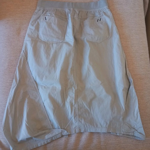 A.L.E. women's skirt gray with pattern, like new, size Large