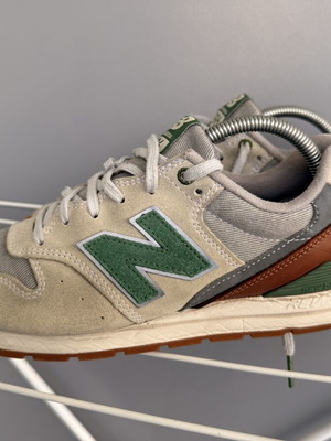 New Balance 996 sneakers size 42.5, beige and green