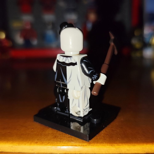 Art the Clown minifigure like new with accessories