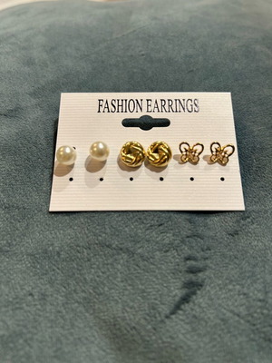 Earring set unused