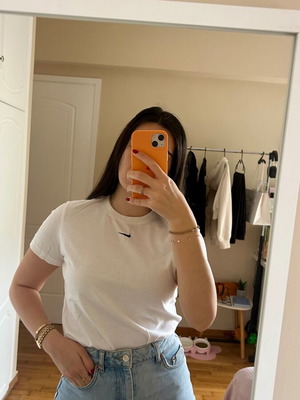 Nike women's T-shirt white size M like new