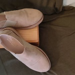 beige leather shoe