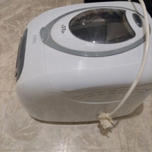Bread maker slightly used
