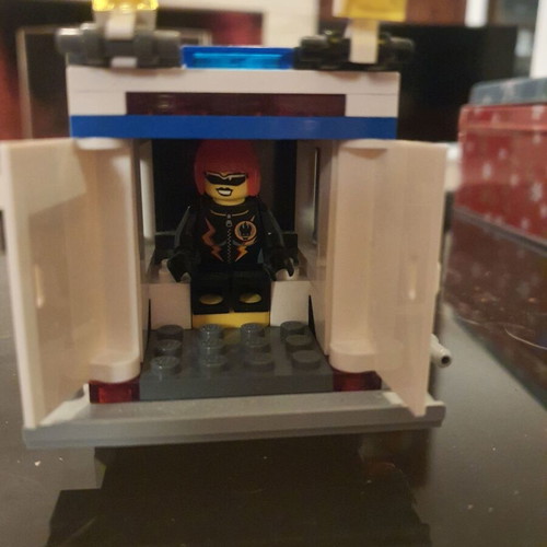 Lego police van like new with 2 figures and accessories