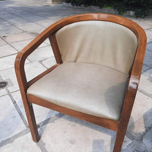 Wooden indoor chairs used, pack of 10