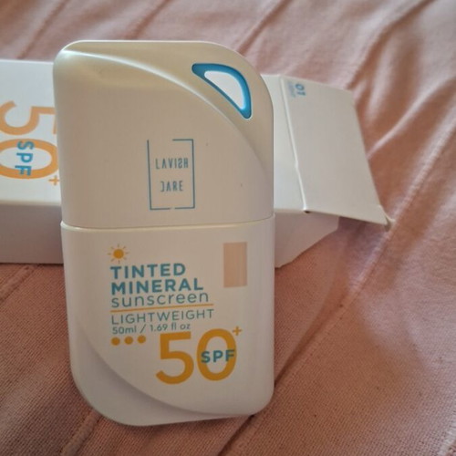 Αντηλιακό tinted mineral 50+ SPF καινούργιο