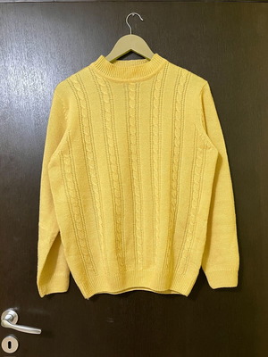 Mockneck yellow knit sweater like new