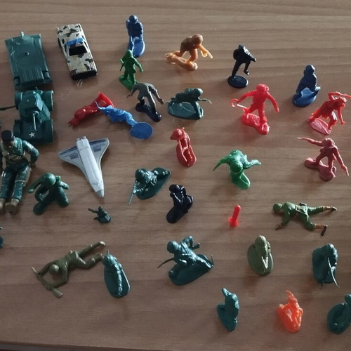 Military figures and vehicles like new