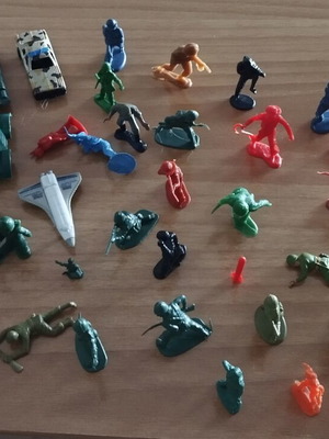 Military figures and vehicles like new