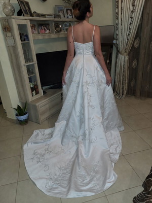 Wedding dress A-line with train used, satin texture by Benjamin Roberts