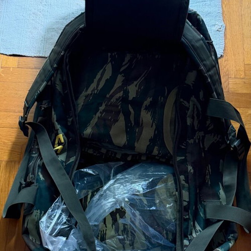 Armymania military bag and army clothes pack like new