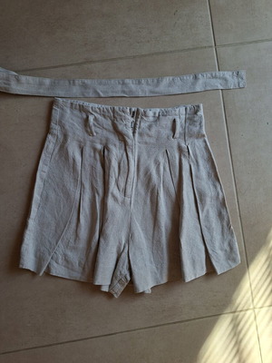 Zara high-waisted linen shorts with belt, used, beige, XS