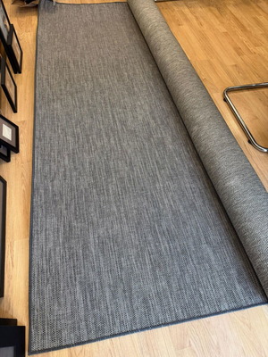 Rattan sisal rug like new, black/grey/ecru, 5.00x2.68 m