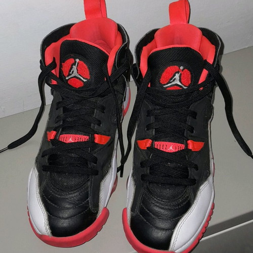 Jordan athletic shoes for boys almost new, size 39