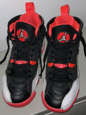 Jordan athletic shoes for boys almost new, size 39
