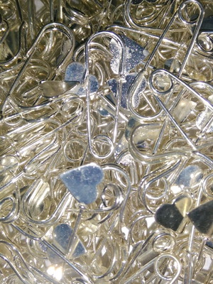 Silver Safety Pins with Heart for Martyrika and Crafts, 180 Pieces