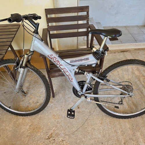 Mountain bike used, white, gears, rear suspension