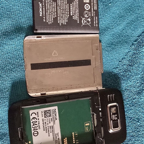 Nokia E72 smartphone like new, silver