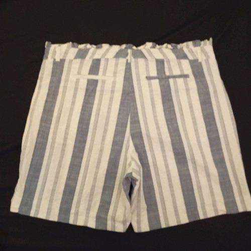 Janira women's shorts 100% cotton like new, white with blue stripes XXL