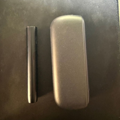 IQOS ILUMA i Midnight Black used device with minor scratch