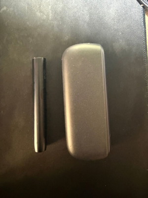 IQOS ILUMA i Midnight Black used device with minor scratch