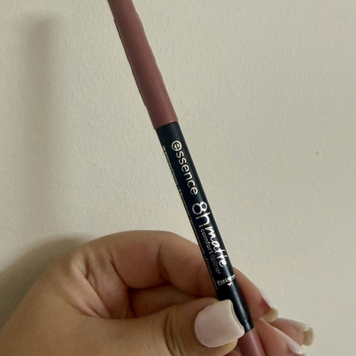 Essence 8H Matte Comfort Lipliner no.12 Cushion Talk with sharpener