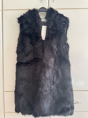 Black synthetic sleeveless fur vest new