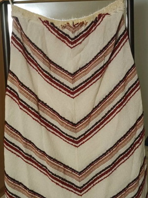 Benetton skirt like new, light winter, beige