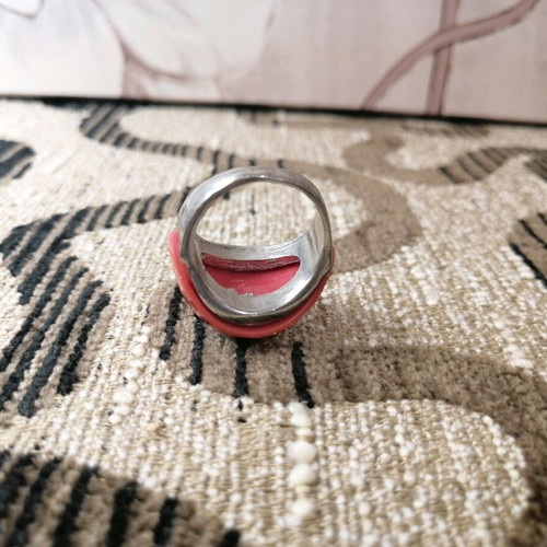 Pink ring like new with unique coral shade
