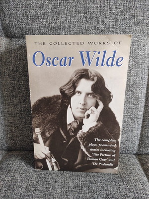 The Collected Works of Oscar Wilde like new, English