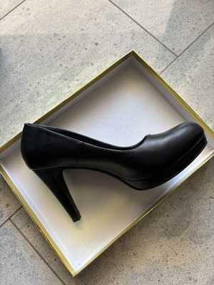 Tulipano black pumps size 40, slightly used