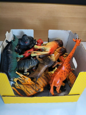 Educational jungle and savanna animals like new, over 40 pieces