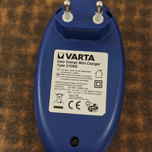 Varta Battery Charger for AA and AAA Rechargeable Batteries like new