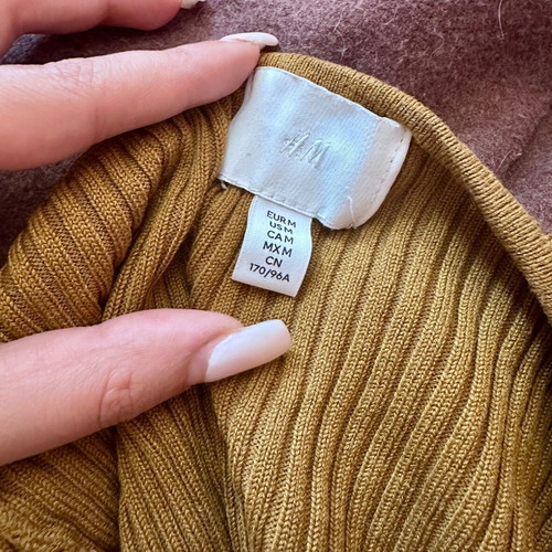 H&M Rib knitted sweater M like new with flair sleeves and sweetheart neckline beige brown