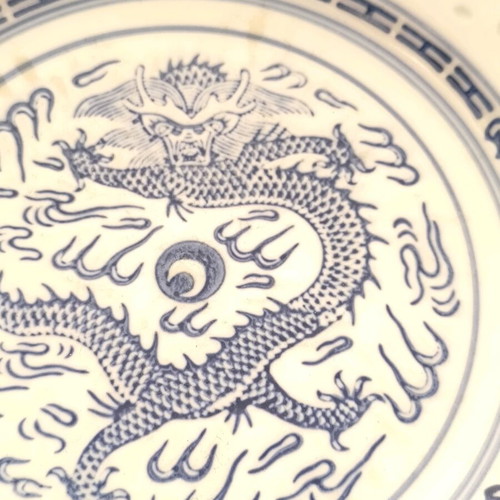 Chinese porcelain plate like new, diameter 23 cm