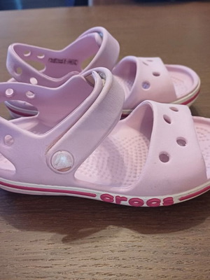 Crocs παιδικό σανδάλι ροζ σαν καινούργιο, νούμερο C8 (24-25)
