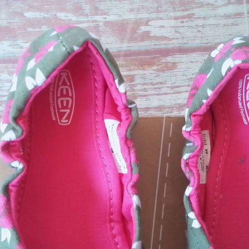 Keen Hibiscus Flower Ballerina Shoes new, size 29, red