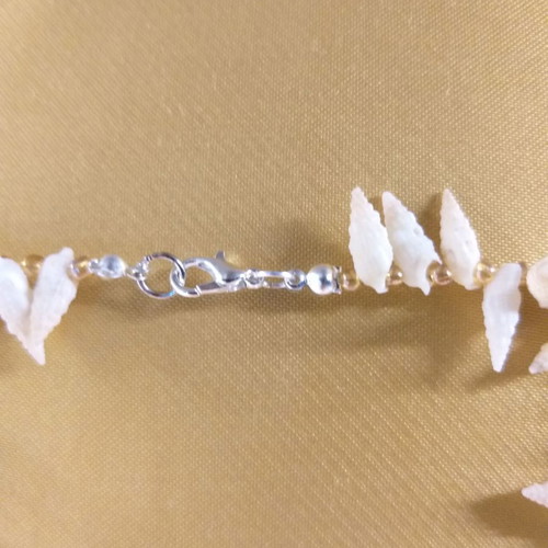Necklace with white shells, vintage